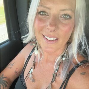 Meet your Posher, Crystal